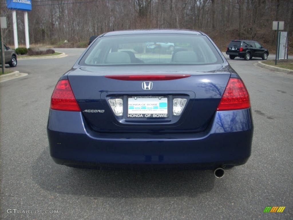 2006 Accord SE Sedan - Royal Blue Pearl / Gray photo #4