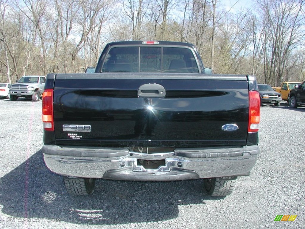 2005 F350 Super Duty XLT Regular Cab 4x4 - Black / Medium Flint photo #9