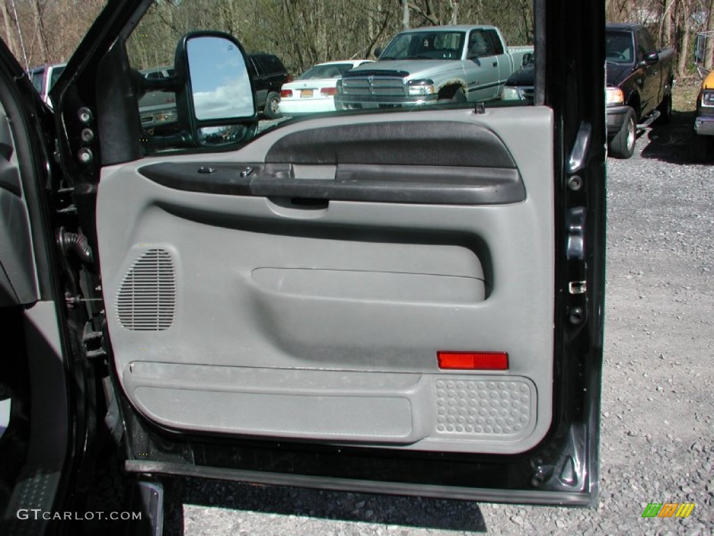 2005 Ford F350 Super Duty XLT Regular Cab 4x4 Medium Flint Door Panel Photo #63409118