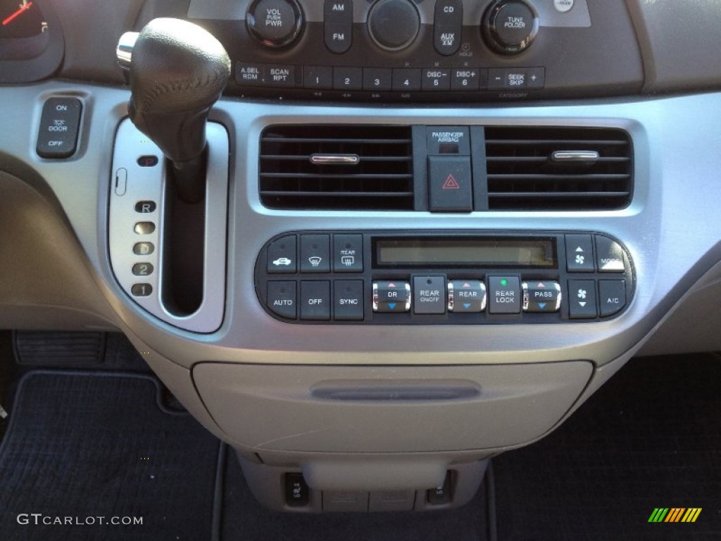 2010 Honda Odyssey EX-L Controls Photo #63412175