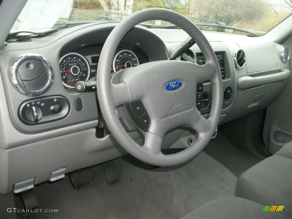 2006 Ford Expedition XLS Medium Flint Grey Steering Wheel Photo #63417625
