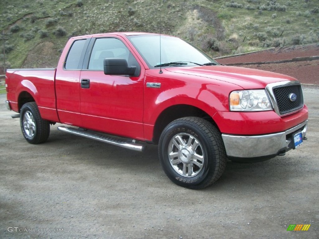 2006 F150 XLT SuperCab 4x4 - Bright Red / Medium/Dark Flint photo #37