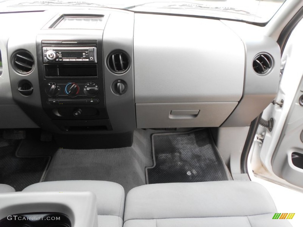 2004 F150 STX SuperCab - Oxford White / Medium/Dark Flint photo #19