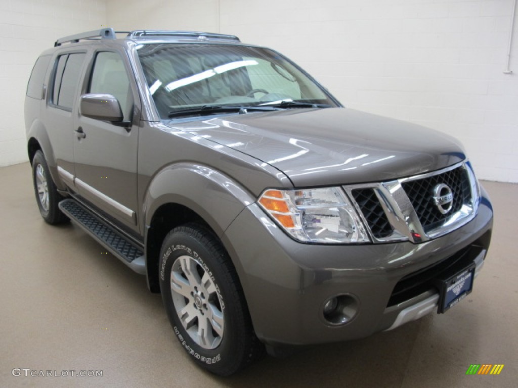 Mocha Nissan Pathfinder