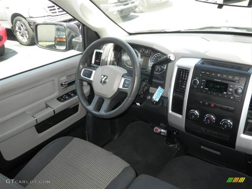 2009 Ram 1500 SLT Crew Cab - Bright Silver Metallic / Dark Slate/Medium Graystone photo #18