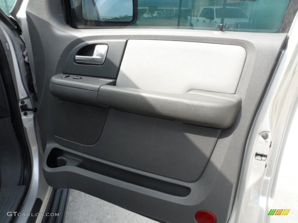 2003 Expedition XLT - Silver Birch Metallic / Flint Grey photo #17