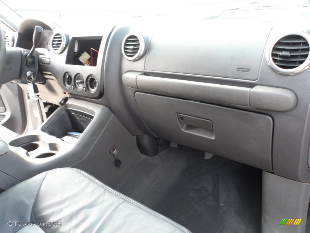 2003 Expedition XLT - Silver Birch Metallic / Flint Grey photo #18