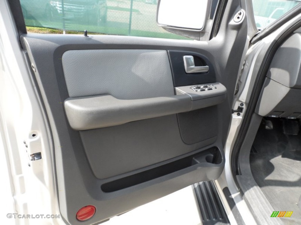 2003 Expedition XLT - Silver Birch Metallic / Flint Grey photo #26