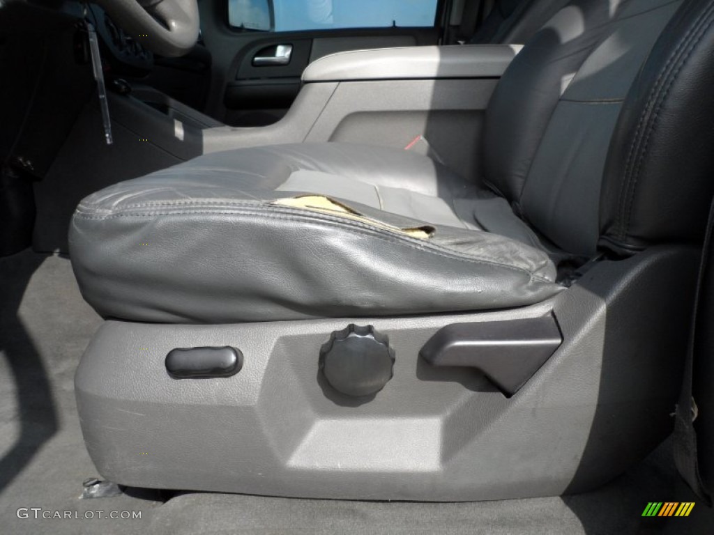 2003 Expedition XLT - Silver Birch Metallic / Flint Grey photo #28