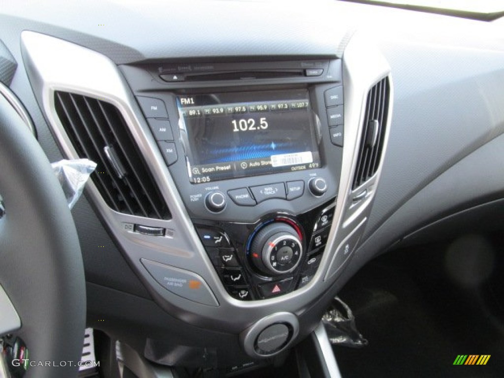 2012 Hyundai Veloster Standard Veloster Model Controls Photo #63435401