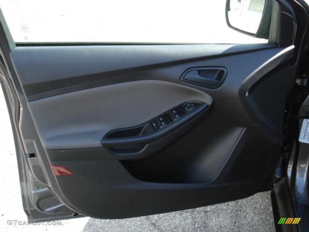 2012 Focus SE Sedan - Sterling Grey Metallic / Charcoal Black photo #12