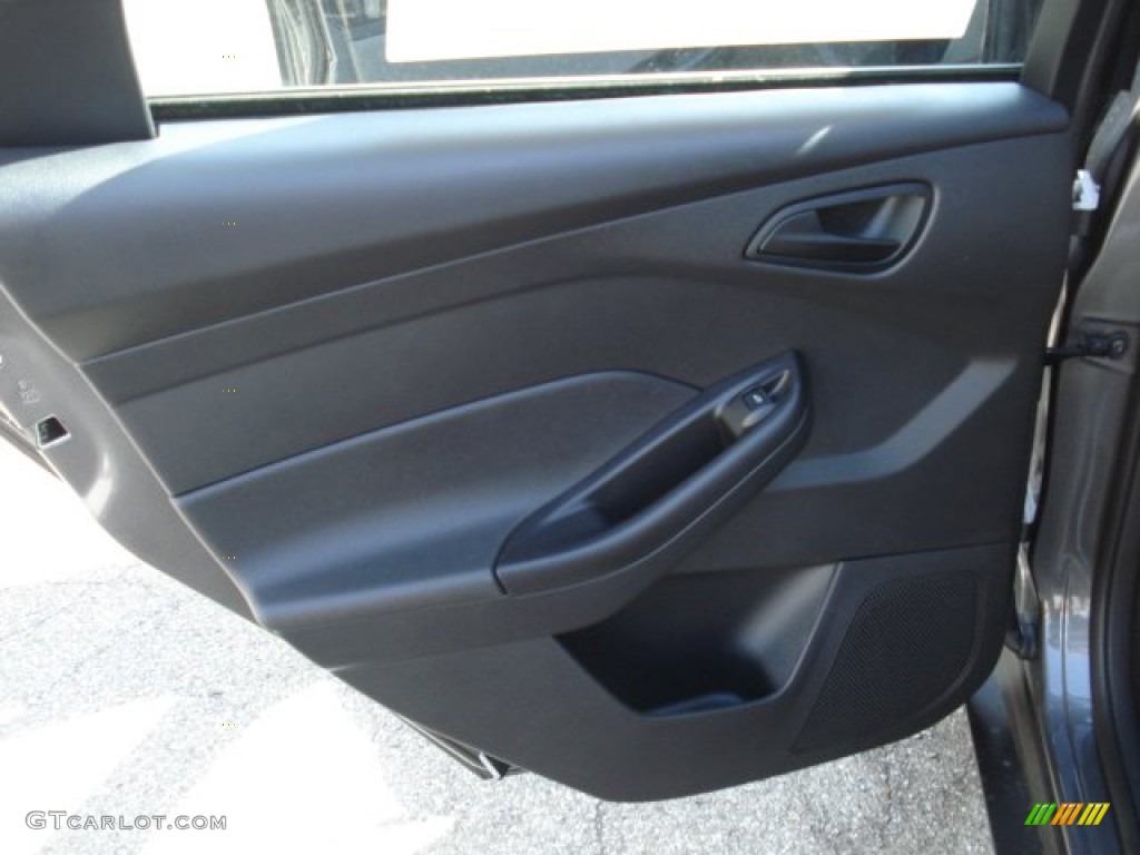 2012 Focus SE Sedan - Sterling Grey Metallic / Charcoal Black photo #14
