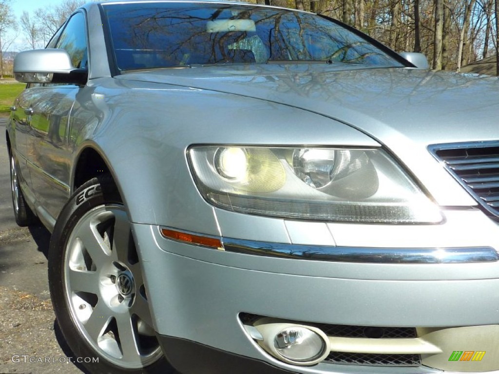 2004 Phaeton V8 4Motion Sedan - Reflex Silver Metallic / Anthracite photo #35