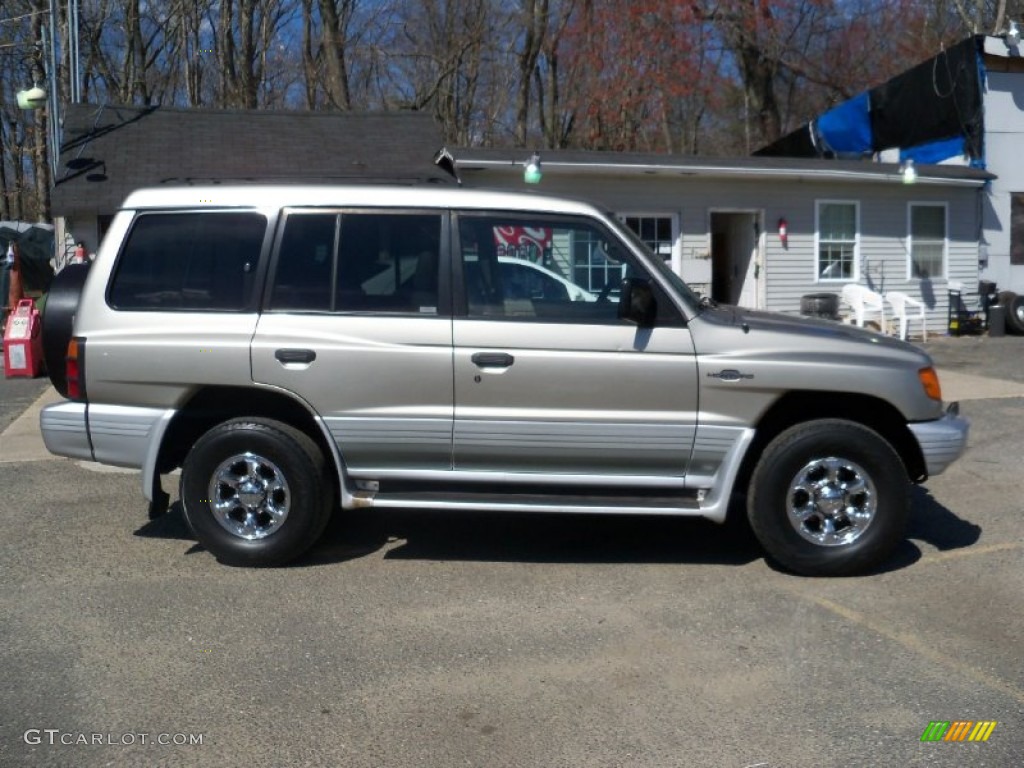 1999 Montero 4x4 - Sudan Beige Metallic / Tan photo #5