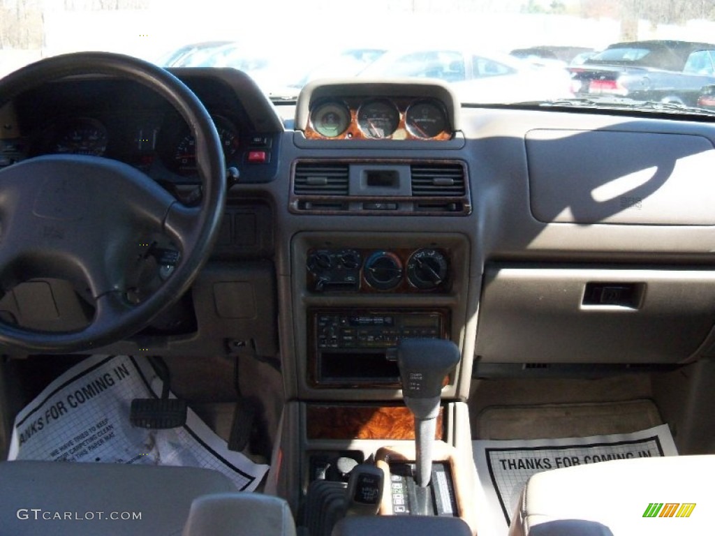 1999 Montero 4x4 - Sudan Beige Metallic / Tan photo #10