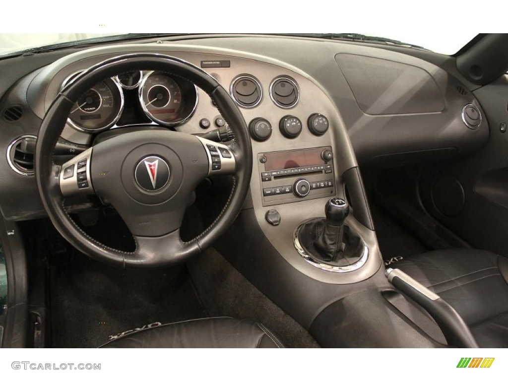 2007 Pontiac Solstice GXP Roadster Ebony Dashboard Photo #63454340