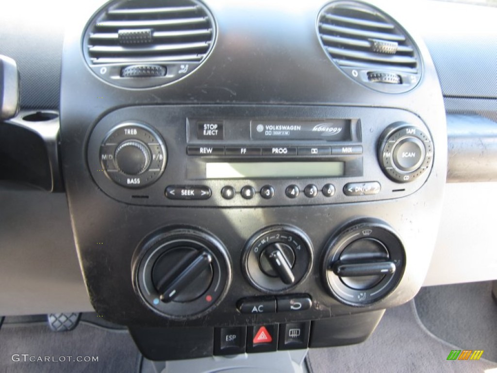 2003 Volkswagen New Beetle GLS 1.8T Convertible Controls Photo #63457207