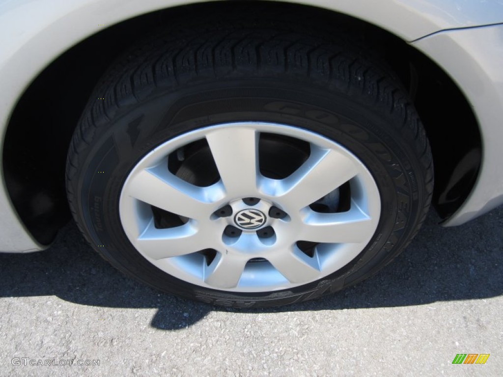 2003 Volkswagen New Beetle GLS 1.8T Convertible Wheel Photos