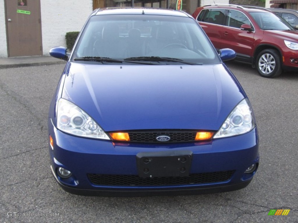 2004 Focus SVT Hatchback - Sonic Blue Metallic / Black photo #3