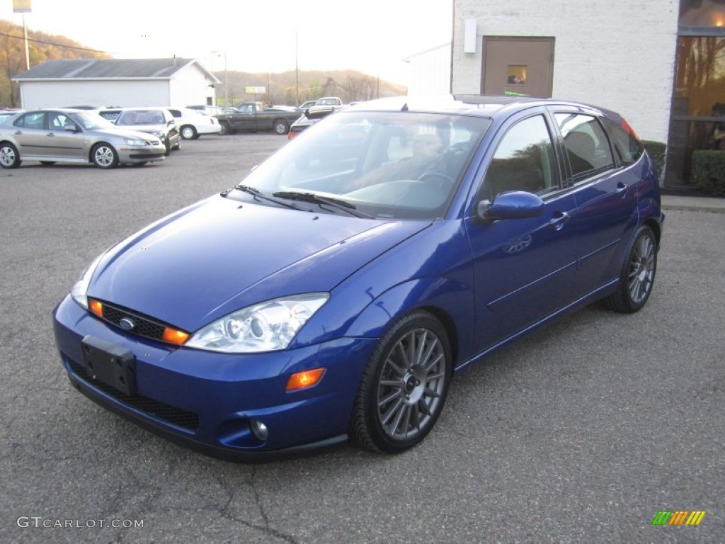 2004 Focus SVT Hatchback - Sonic Blue Metallic / Black photo #5