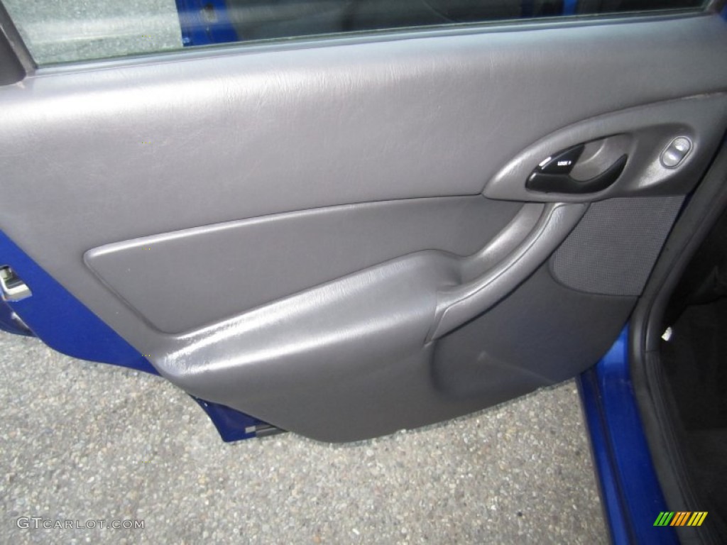2004 Focus SVT Hatchback - Sonic Blue Metallic / Black photo #20