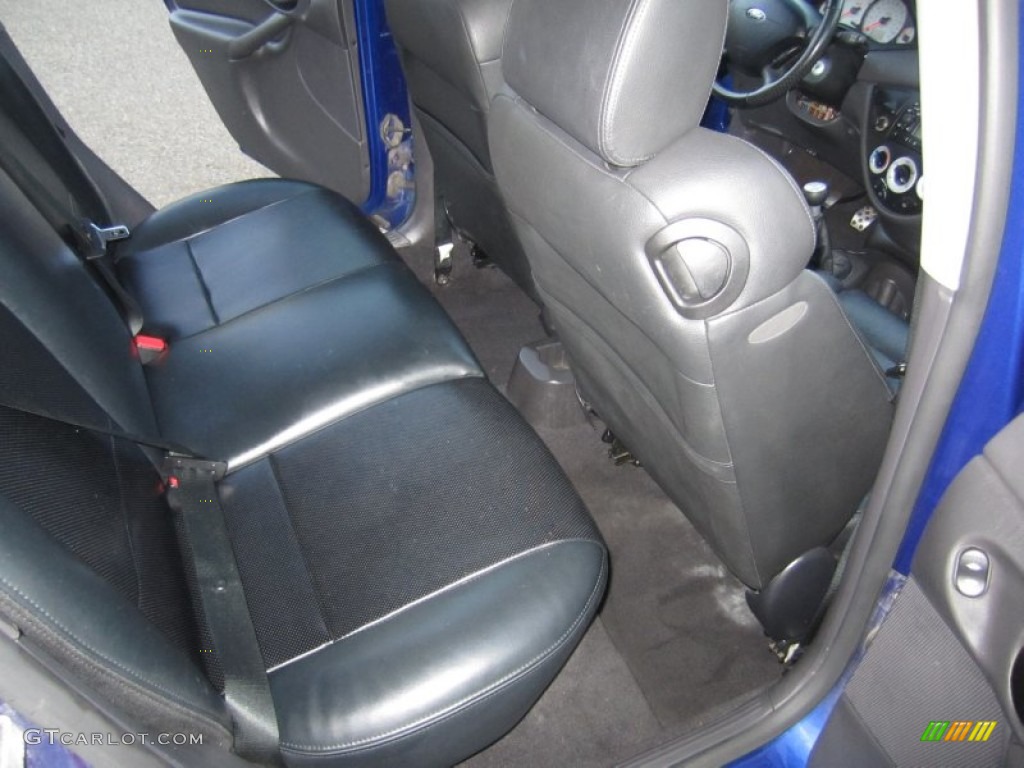 Black Interior 2004 Ford Focus SVT Hatchback Photo #63464445