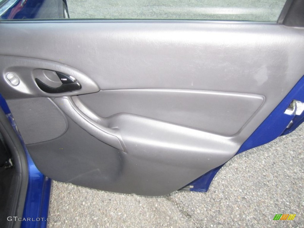2004 Focus SVT Hatchback - Sonic Blue Metallic / Black photo #24
