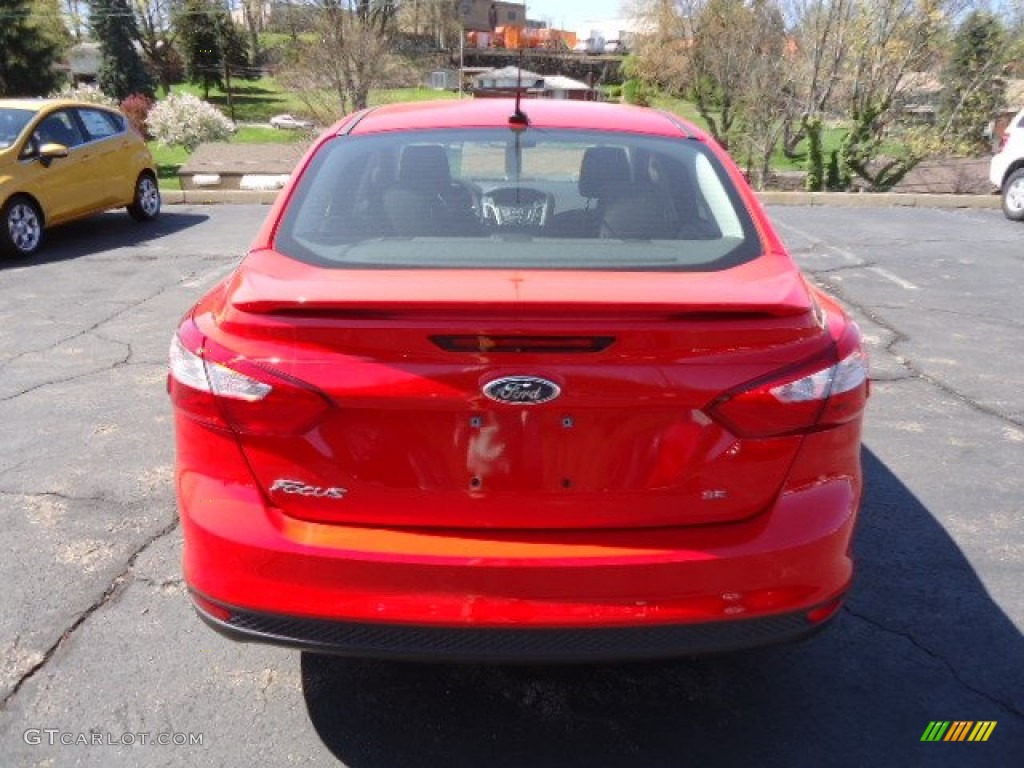 2012 Focus SE Sport Sedan - Race Red / Two-Tone Sport photo #3