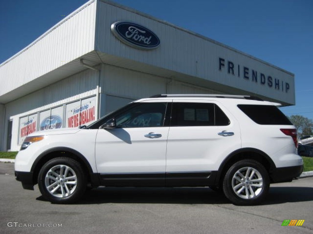 2013 Explorer XLT 4WD - Oxford White / Medium Light Stone photo #1