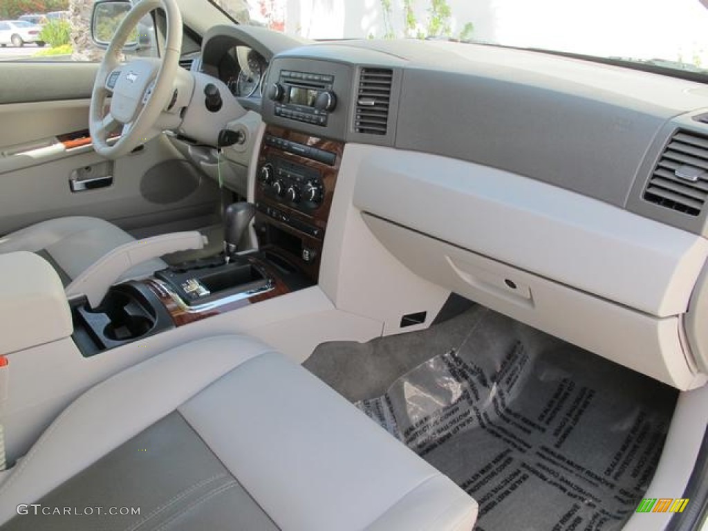 2005 Grand Cherokee Limited 4x4 - Stone White / Dark Khaki/Light Graystone photo #5