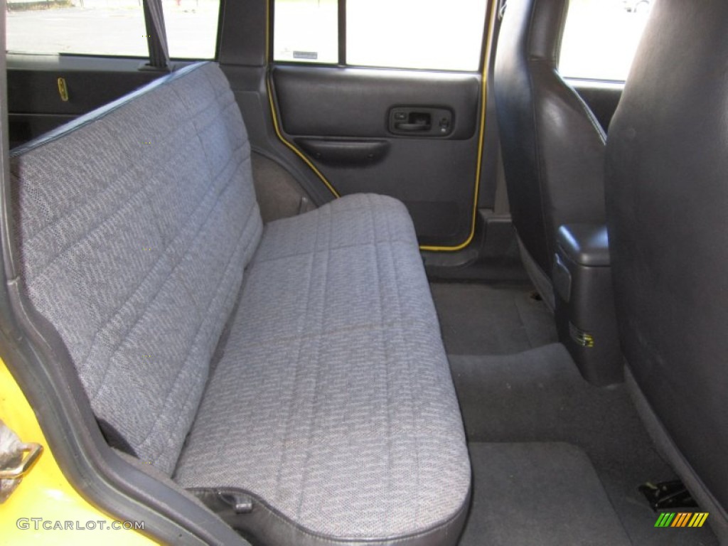 2001 Cherokee Sport 4x4 - Solar Yellow / Agate photo #18