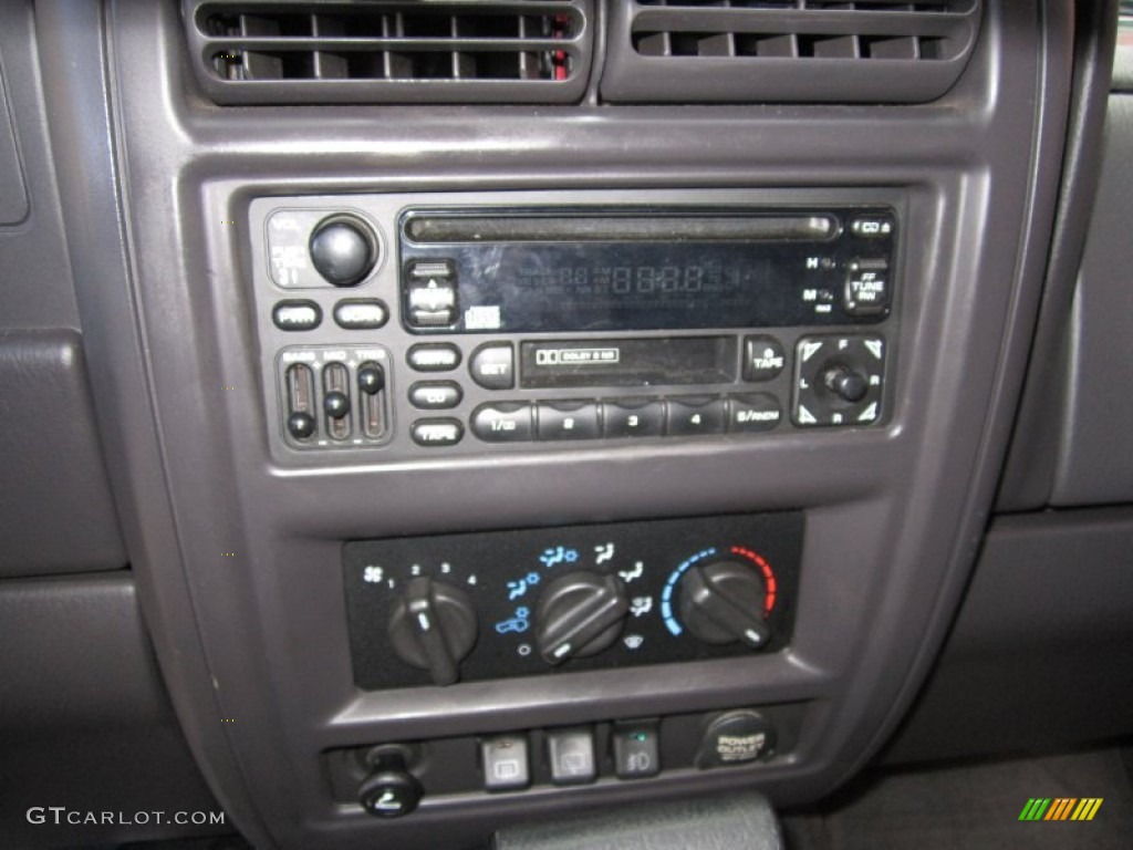 2001 Jeep Cherokee Sport 4x4 Controls Photo #63473875