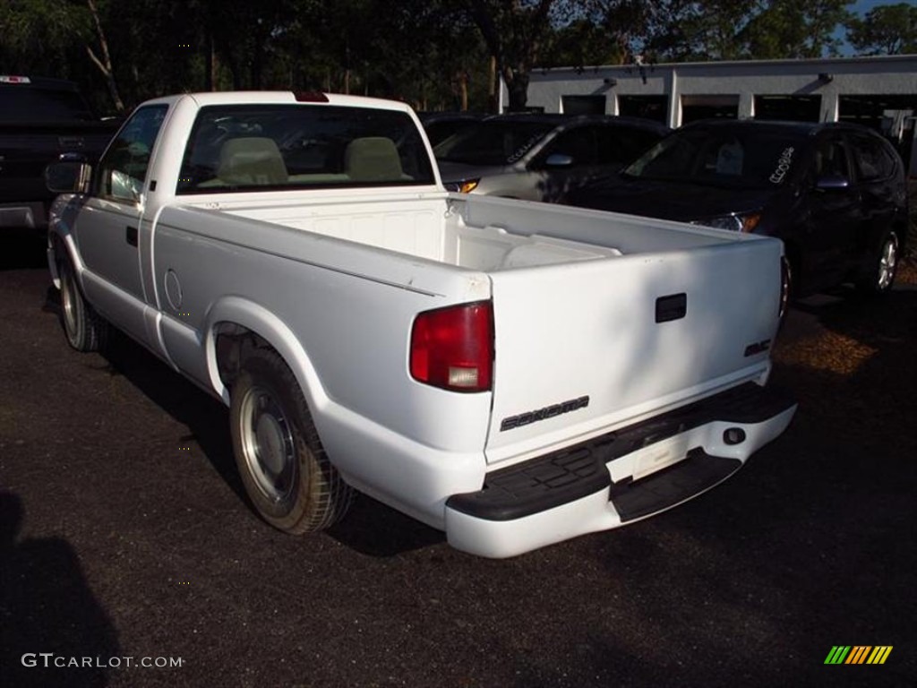 2002 Sonoma SLS Regular Cab - Summit White / Graphite photo #3