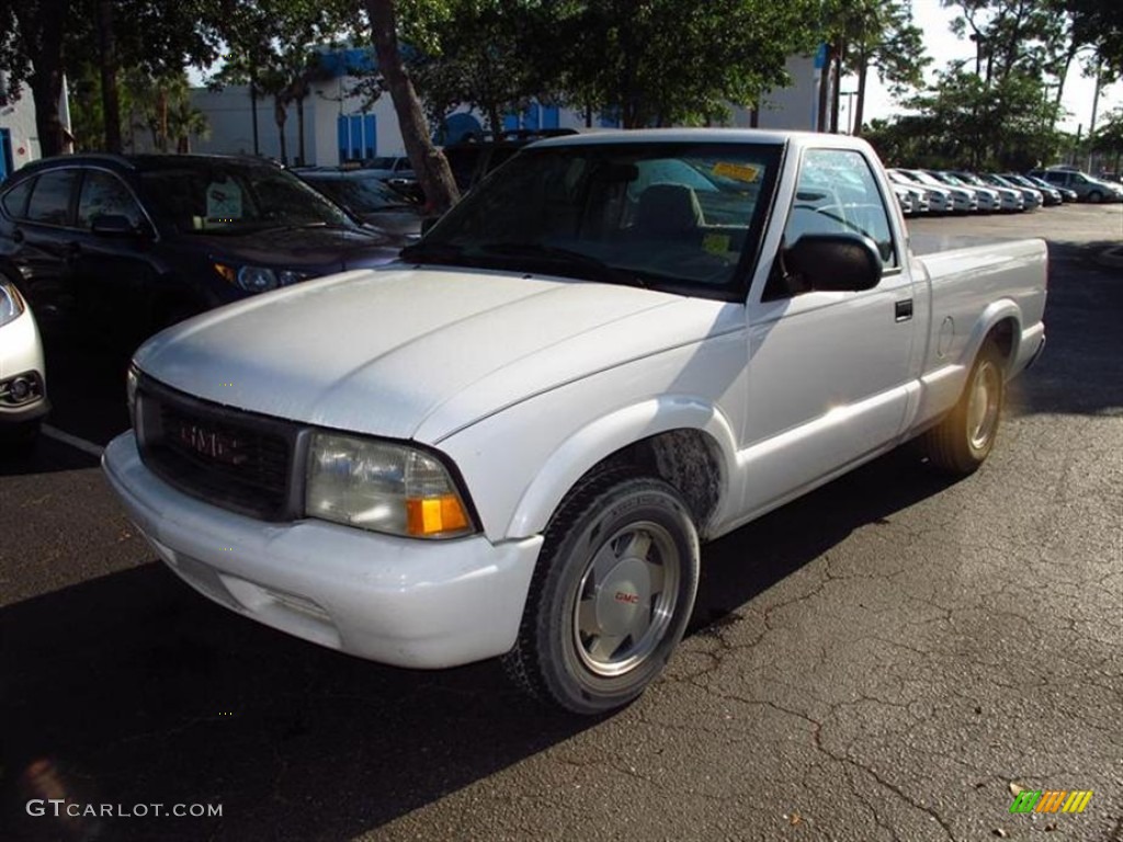 2002 Sonoma SLS Regular Cab - Summit White / Graphite photo #4