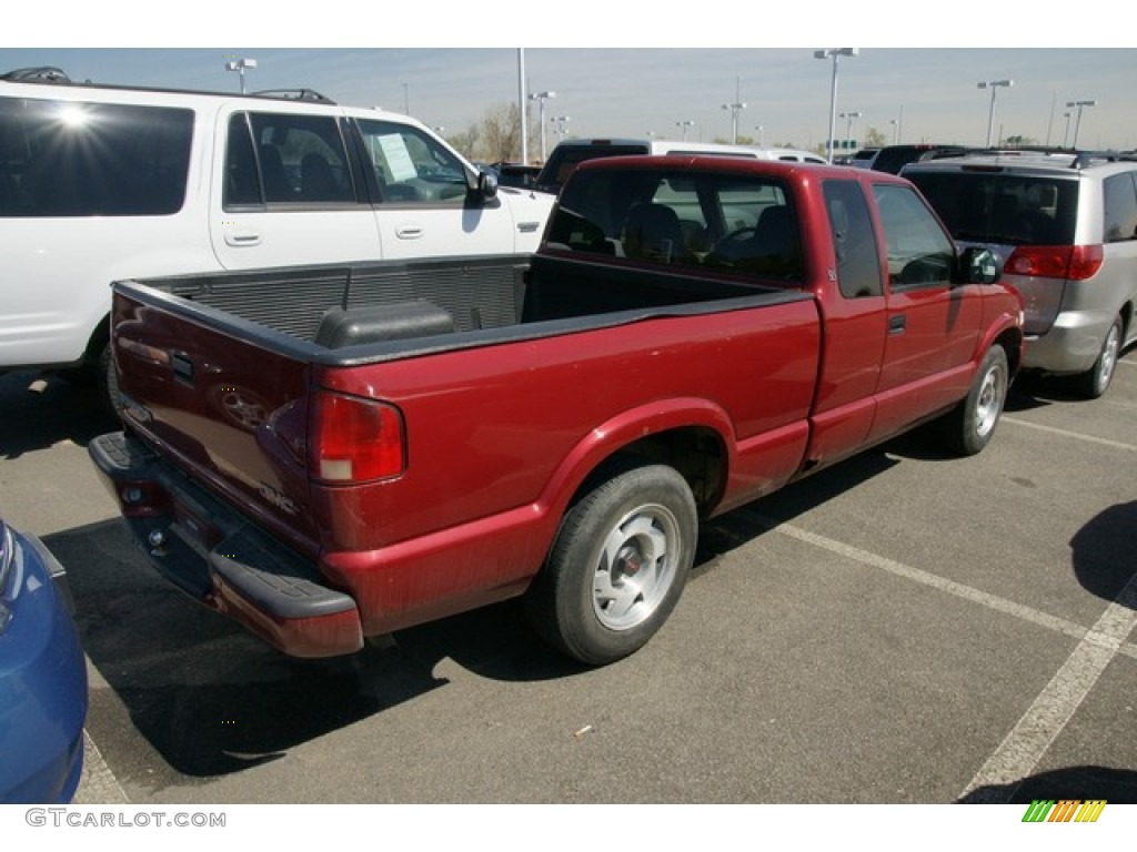 2000 Sonoma SLE Extended Cab - Cherry Red Metallic / Graphite photo #2