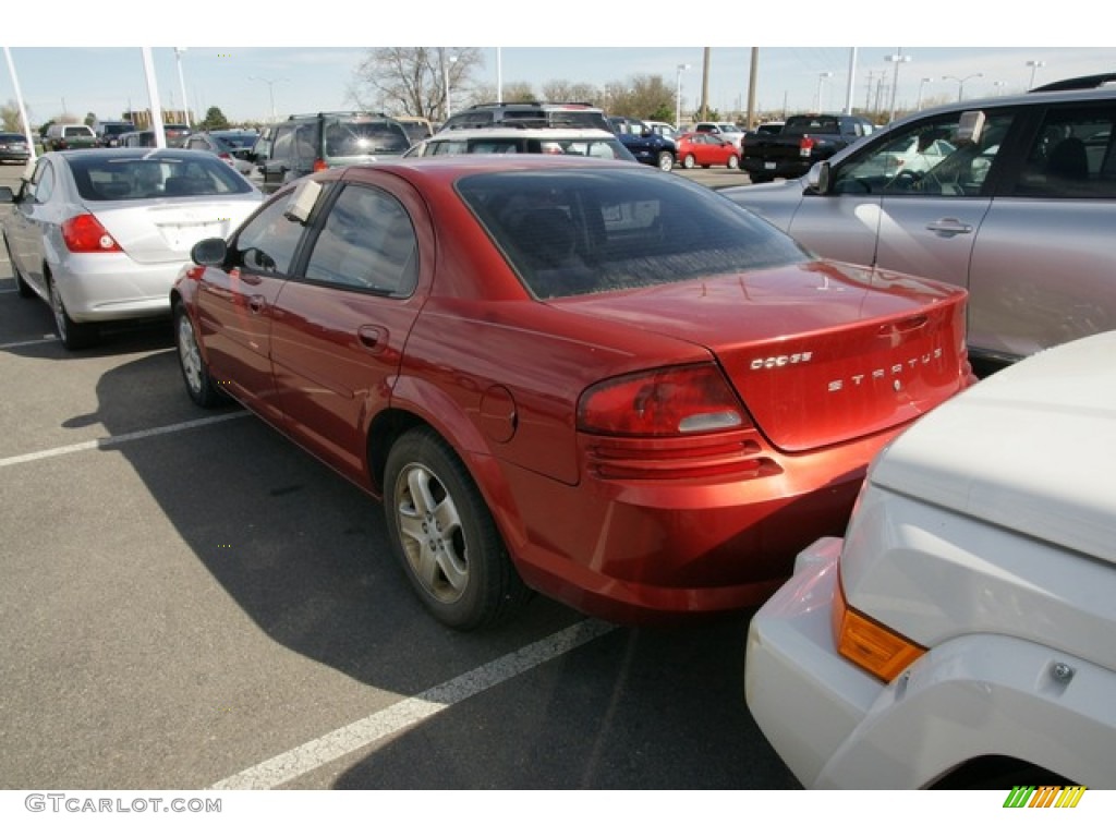 2002 Stratus SE Sedan - Inferno Red Pearl / Dark Slate Gray photo #3