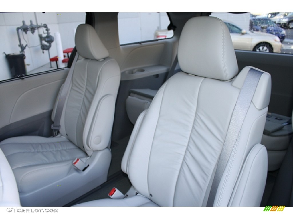 2012 Sienna XLE AWD - Silver Sky Metallic / Light Gray photo #7