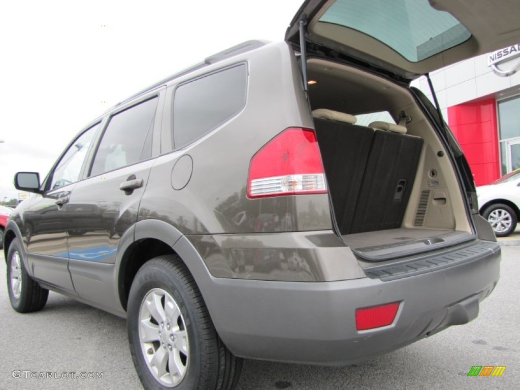 2009 Borrego LX V6 - Metal Bronze / Beige photo #10