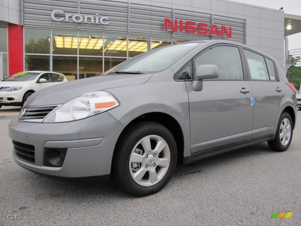 2012 Versa 1.8 S Hatchback - Magnetic Gray Metallic / Charcoal photo #1