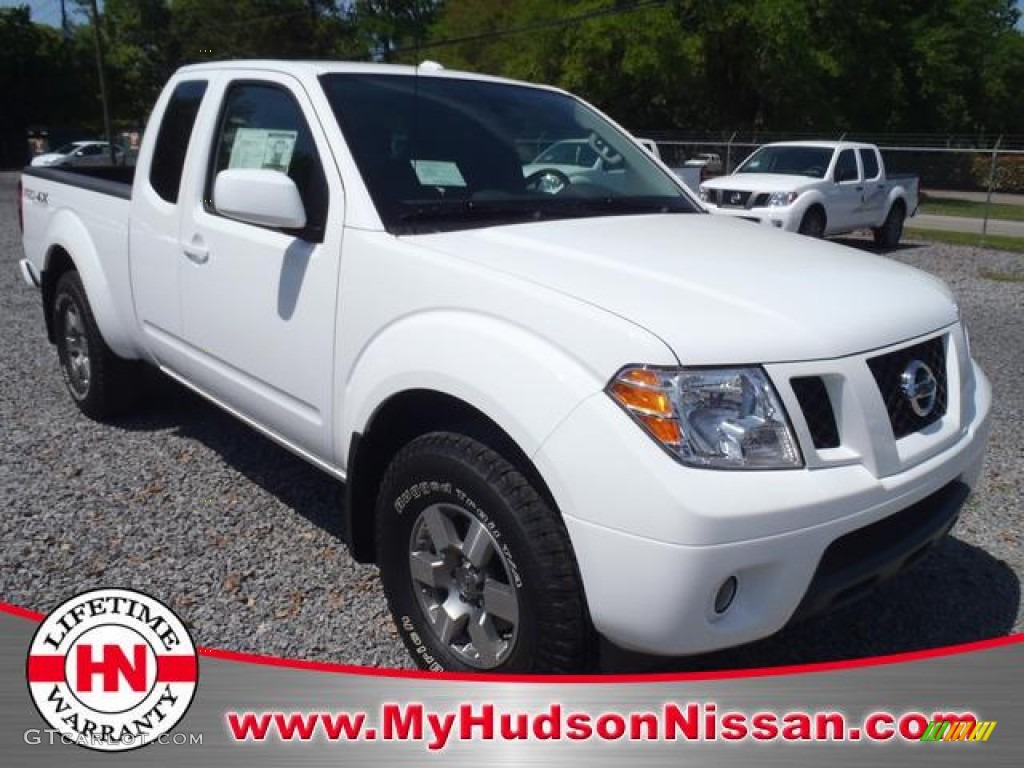 Avalanche White Nissan Frontier