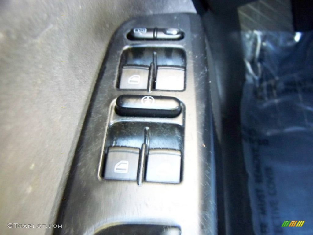2004 Jetta GL Sedan - Reflex Silver Metallic / Black photo #24