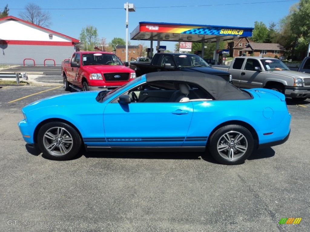 2010 Mustang V6 Premium Convertible - Grabber Blue / Stone photo #4