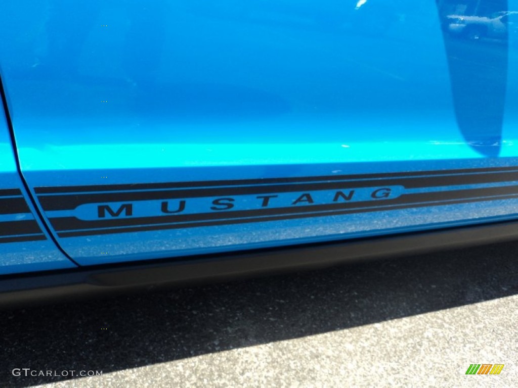 2010 Mustang V6 Premium Convertible - Grabber Blue / Stone photo #26