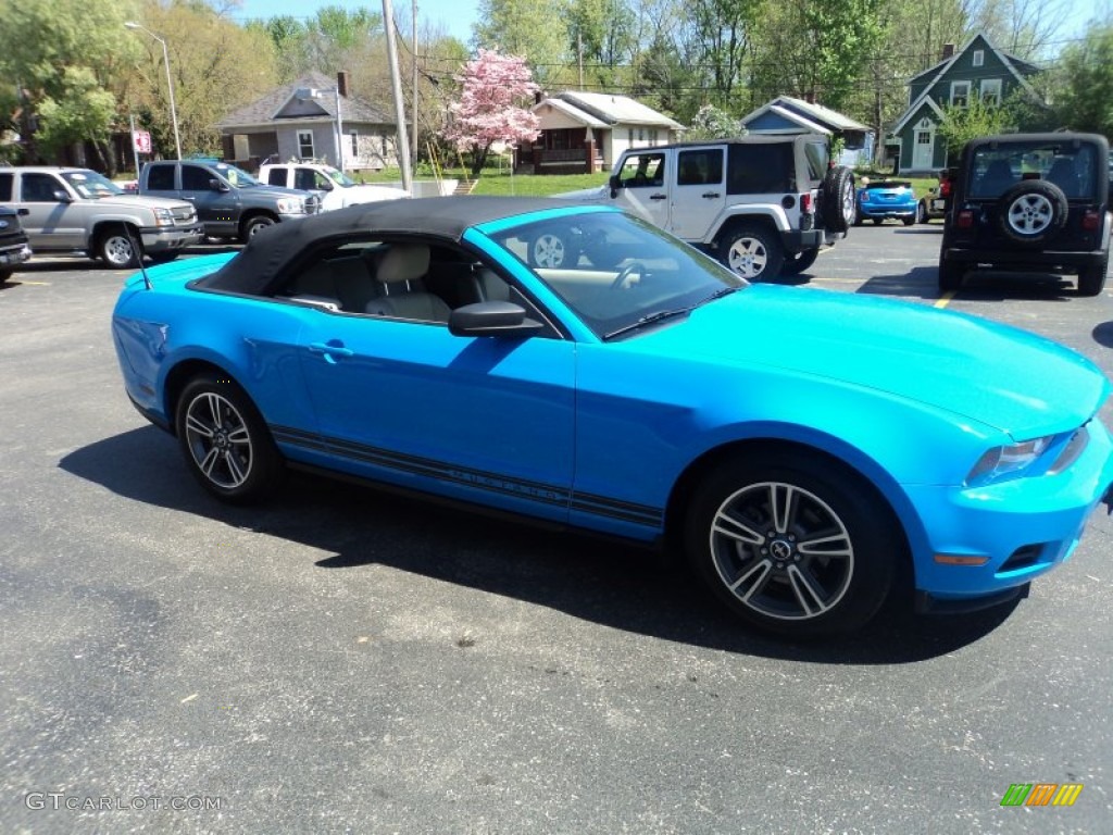 2010 Mustang V6 Premium Convertible - Grabber Blue / Stone photo #28