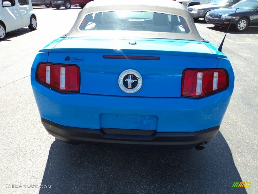 2010 Mustang V6 Premium Convertible - Grabber Blue / Stone photo #29