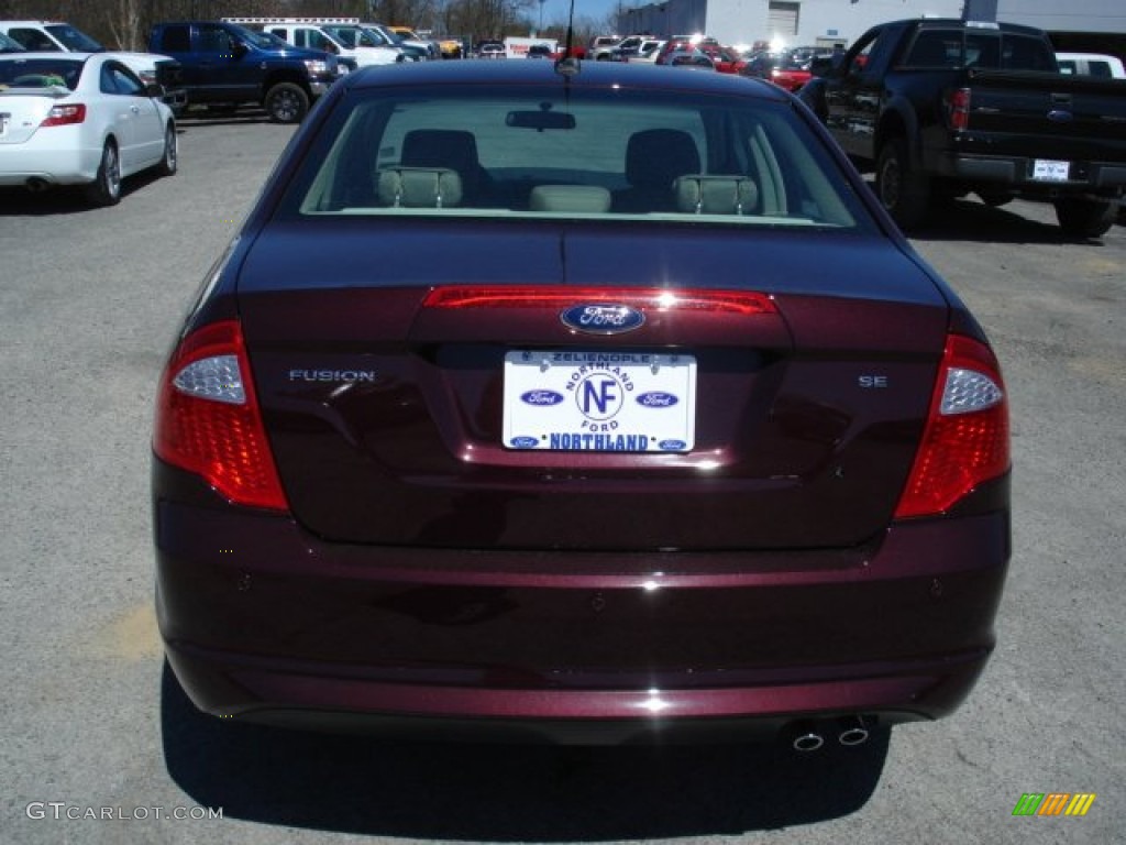 2012 Fusion SE - Bordeaux Reserve Metallic / Camel photo #7