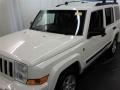 Stone White - Commander 4x4 Photo No. 21