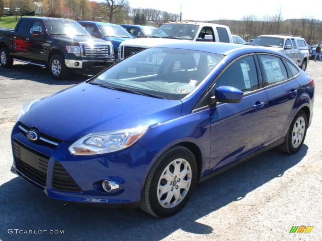 2012 Focus SE Sedan - Blue Candy Metallic / Charcoal Black photo #4