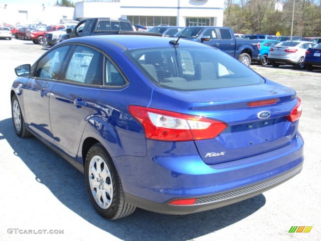 2012 Focus SE Sedan - Blue Candy Metallic / Charcoal Black photo #6