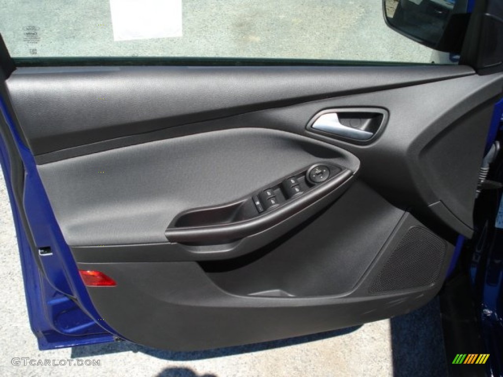 2012 Focus SE Sedan - Blue Candy Metallic / Charcoal Black photo #12